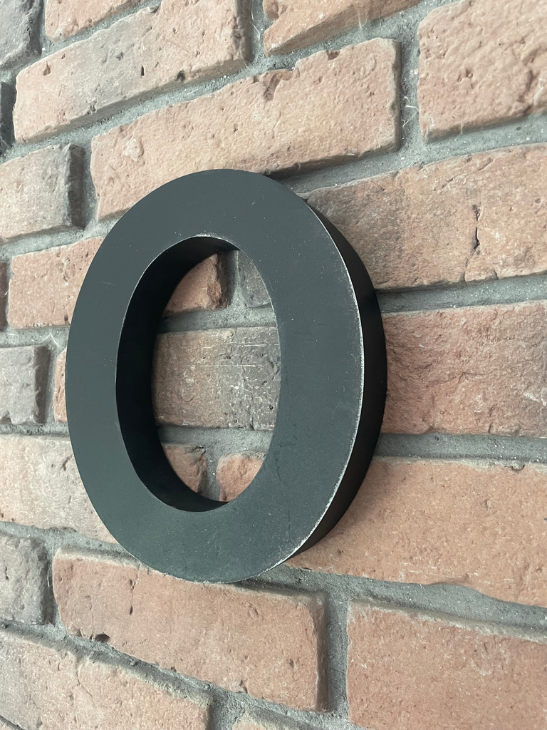 O - lettre vintage en métal